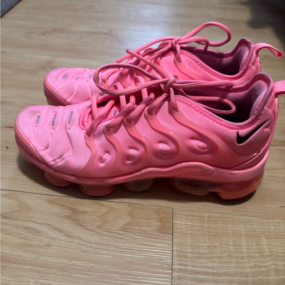 Pink Vapormax Plus